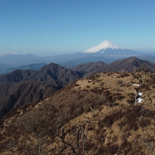 The trail winding up to Hirugatake Hut, with Mt Fuji in the background
