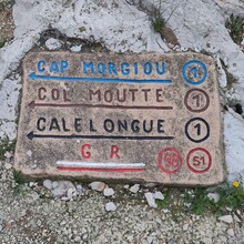 Chloé Laisné, Nicolas Lemoine - La traversée du Parc National des Calanques (France)