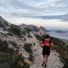 Chloé Laisné, Nicolas Lemoine - La traversée du Parc National des Calanques (France)