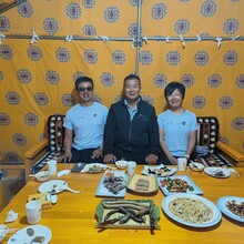 Catherine Y. Sun, Eric Y. Xin - Around Qinghai Lake (China)