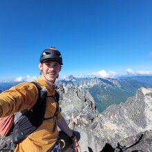 Greg Luesink - Nesakwatch Enchainment Car-to-Car (aka. Nesakwatch Traverse) (BC, Canada)
