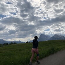 Carina Mackinger - Alpe di Siusi / Seiser Alm: Panorama Trail (Italy)
