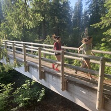 Rachel Drake, Jessie Vickers - McKenzie River Trail (OR)